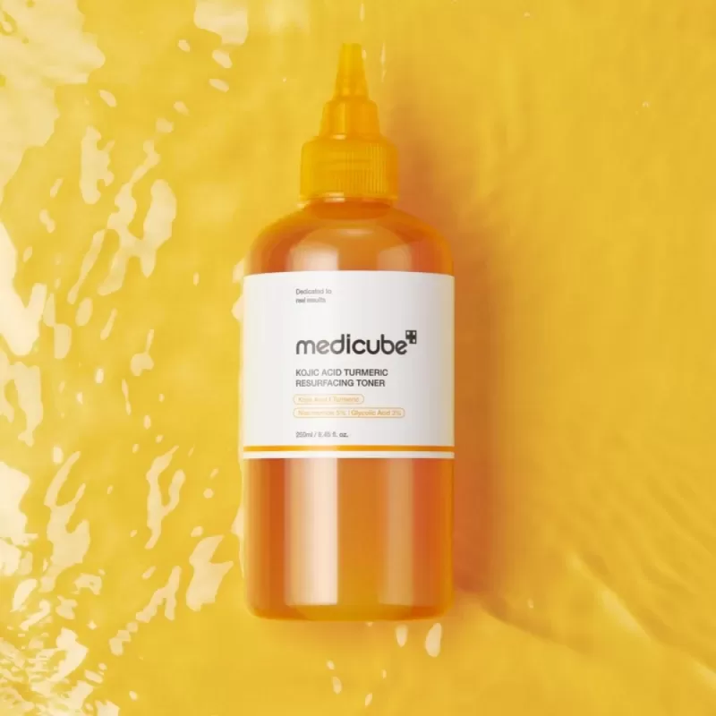 Tonico Facial Medicube Kojic Acid Turmeric Resurfacing 5% Niacinamida 3% Glycolic Acid - 250mL