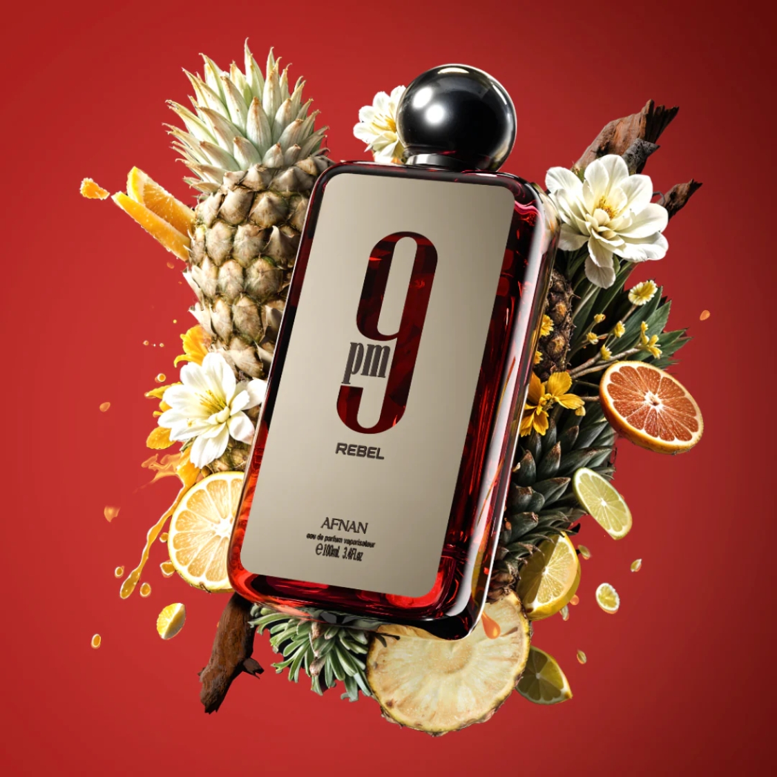 Botella moderna de 9PM Rebel con diseño angular en tonos negros y plateados con acentos rojos